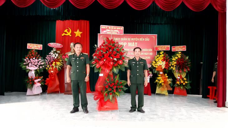 Bến Cầu-Họp mặt chào mừng kỷ niệm 76 năm Ngày thành lập QĐND Việt Nam 