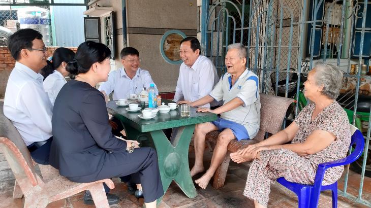 Lãnh đạo tỉnh Tây Ninh và huyện thăm hỏi, chúc Tết các gia đình lão thành cách mạng ở huyện Bến Cầu